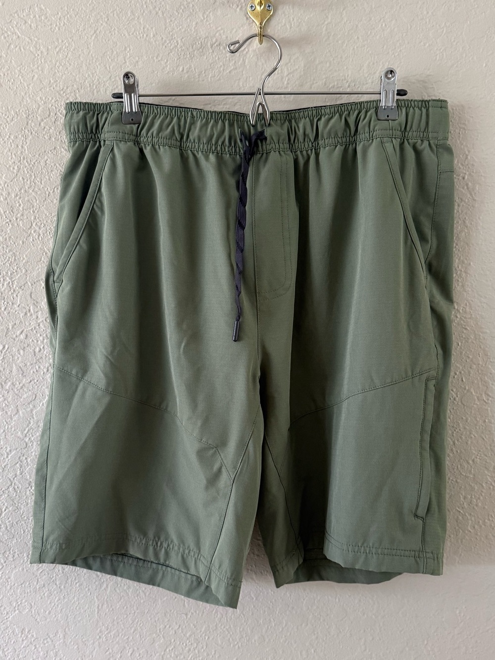 Gerry Outdoor Shorts Men’s XL Green Elastic Drawstring Waist Zip Pocket EUC